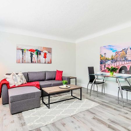 Modern Apartment In Corktown Hamilton Sleeps 4 Dış mekan fotoğraf