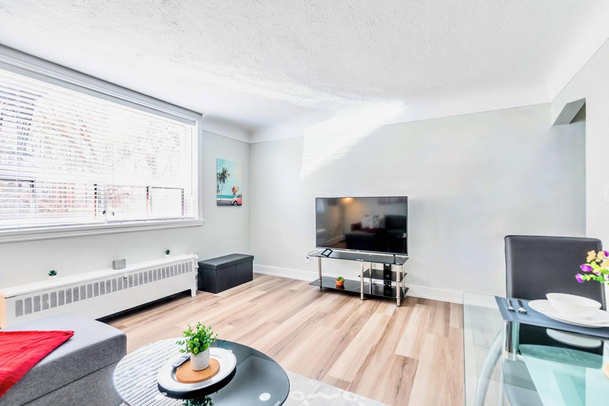 Modern Apartment In Corktown Hamilton Sleeps 4 Dış mekan fotoğraf