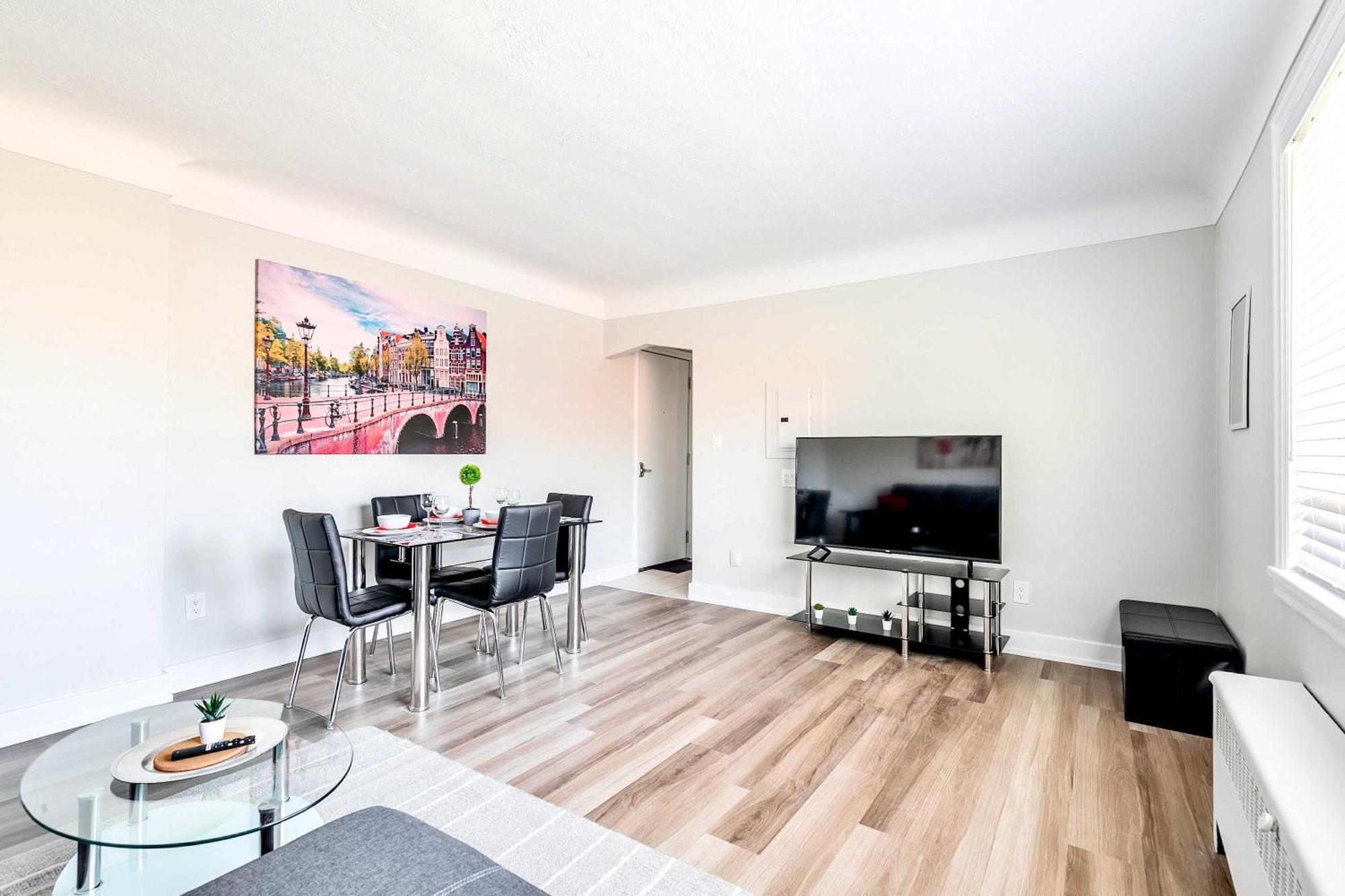Modern Apartment In Corktown Hamilton Sleeps 4 Dış mekan fotoğraf
