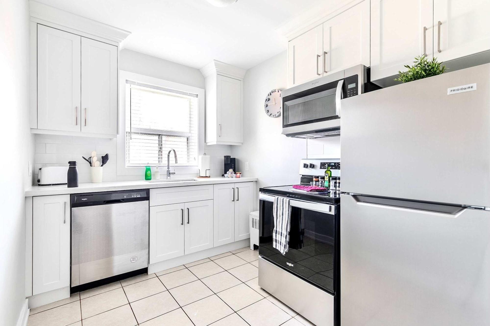 Modern Apartment In Corktown Hamilton Sleeps 4 Dış mekan fotoğraf
